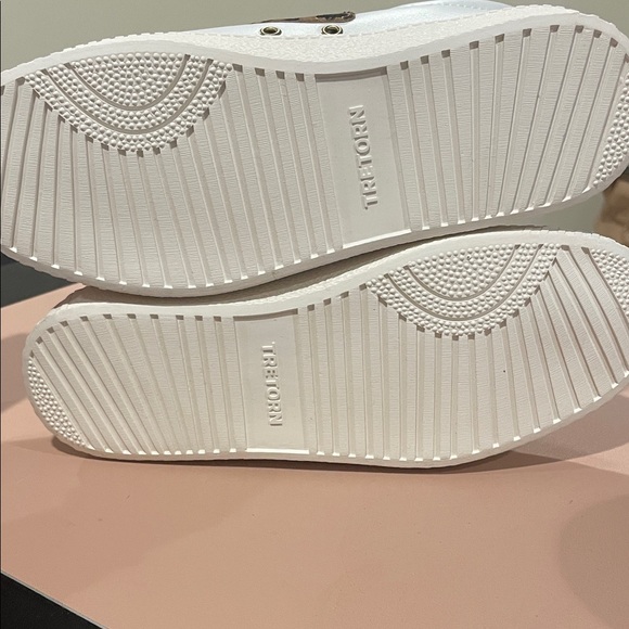 NWOT Tretorn White Leather Sneakers with Leopard Accent - Picture 4 of 5